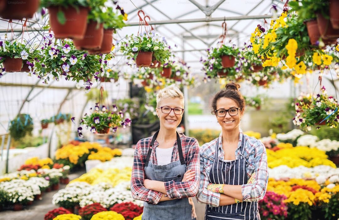21 White Flowers for a Peaceful Garden - gardening guide by Planters Realm